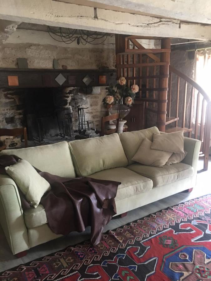 Bed and Breakfast Le Moulin A Huile Vailhourles Экстерьер фото